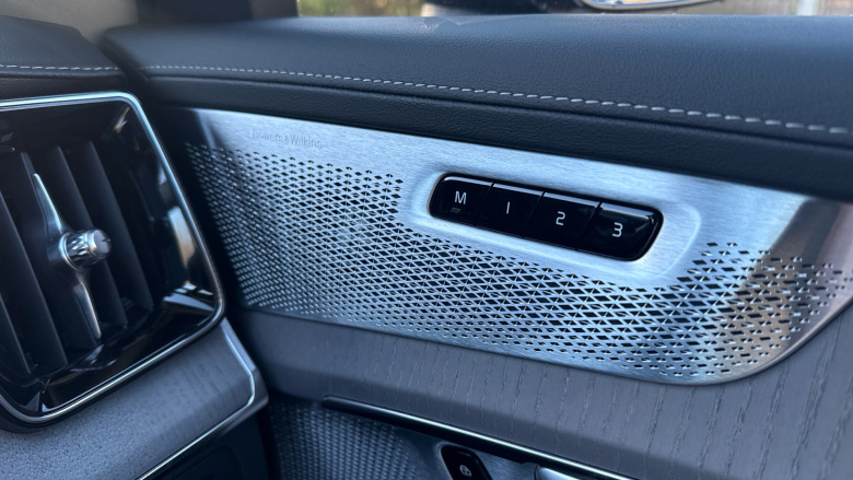 Volvo XC90 2.0 T8 406 PHEV Ultra Dark 5dr AWD Geartronic Estate